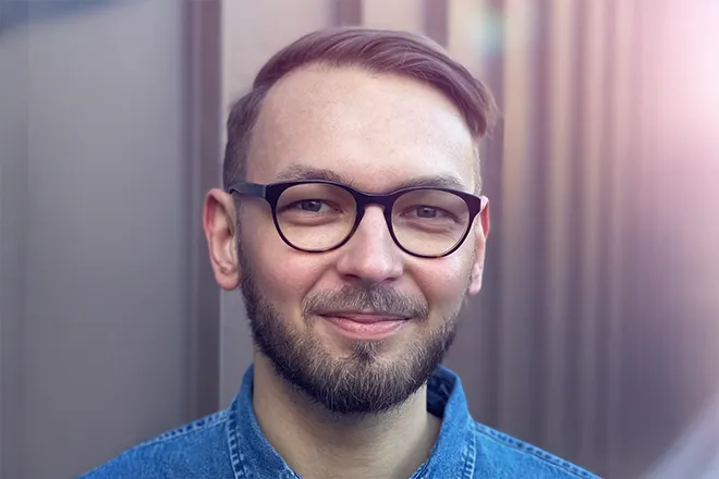 Mateusz Vaupel schaut in die Kamera