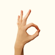 Eine Hand deren Zeigefinger und Daumen sich berühren